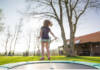Wybieramy trampolinę ogrodową. Na co warto zwrócić uwagę?